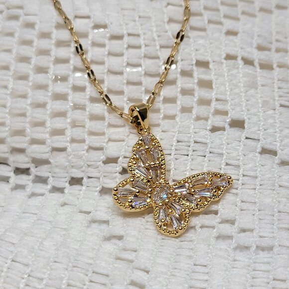 Floating Butterfly Zircon Pendant Necklace Gold Tone Open Link Chain 18 Inch New - Picture 13 of 14